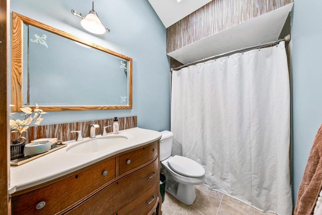 25326 W Loomis ROAD, Waterford, WI 53185