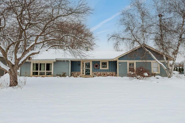 25326 W Loomis ROAD, Waterford, WI 53185
