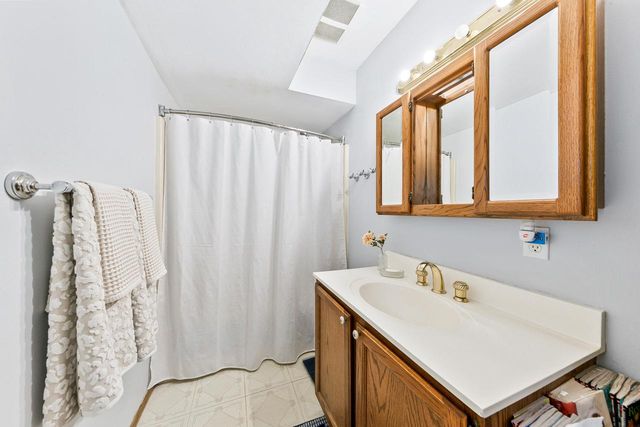 25326 W Loomis ROAD, Waterford, WI 53185