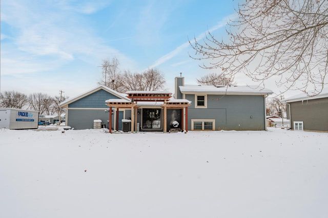 25326 W Loomis ROAD, Waterford, WI 53185