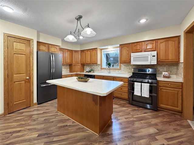 3002 MCKEE Road, Erie, PA 16506