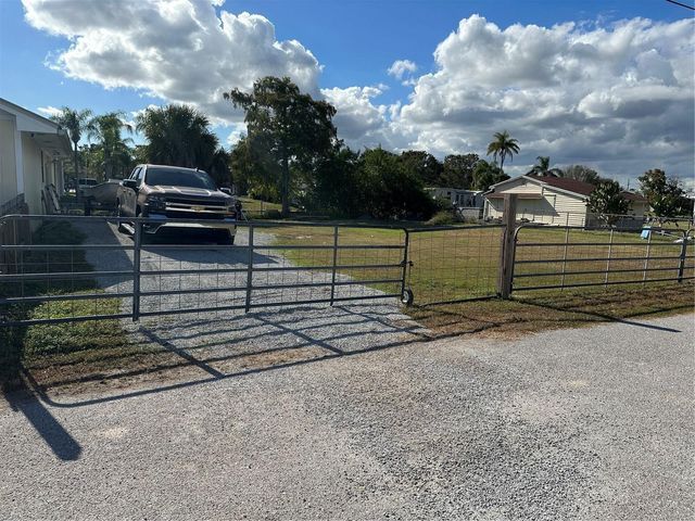 1166 5th St, Okeechobee, FL 34974
