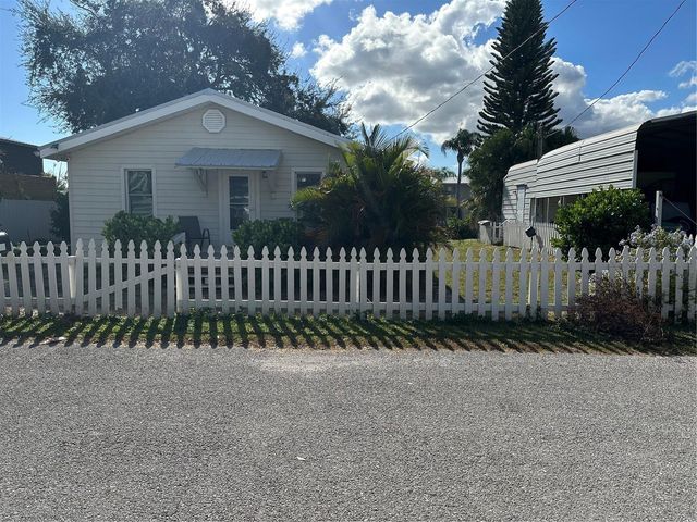 1166 5th St, Okeechobee, FL 34974