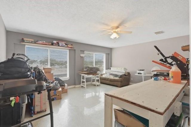 25311 White Oak Ln, Splendora, TX 77372