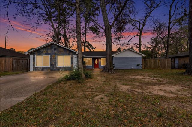25311 White Oak Ln, Splendora, TX 77372