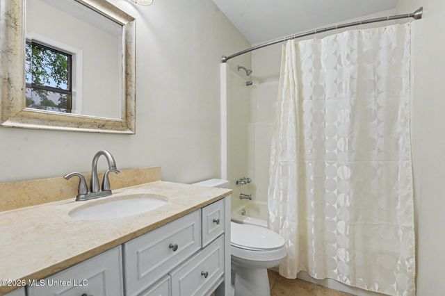 108 Lynne Therese Circle, Ocean Springs, MS 39564