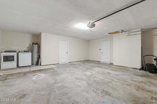 108 Lynne Therese Circle, Ocean Springs, MS 39564