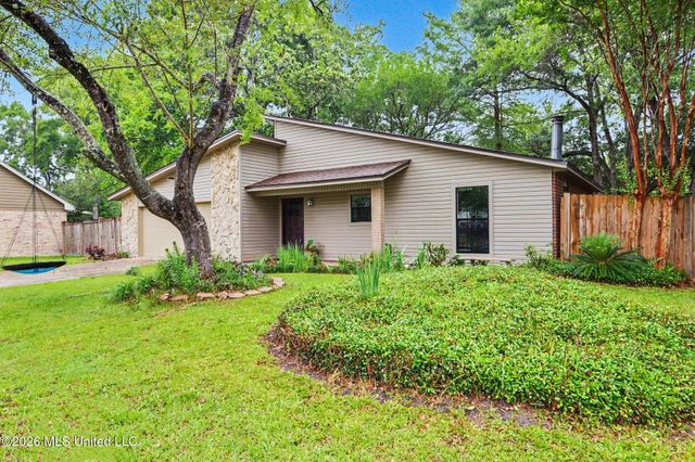 108 Lynne Therese Circle, Ocean Springs, MS 39564