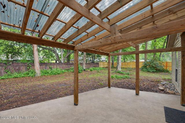 108 Lynne Therese Circle, Ocean Springs, MS 39564