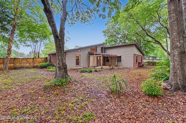108 Lynne Therese Circle, Ocean Springs, MS 39564