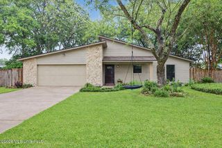 108 Lynne Therese Circle, Ocean Springs, MS 39564