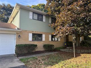 5529 Pembury, West Bloomfield, MI 48322