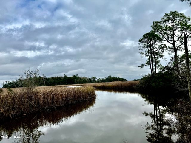 1208 De La Pointe Drive, Gautier, MS 39553