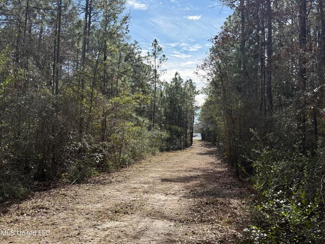 1208 De La Pointe Drive, Gautier, MS 39553