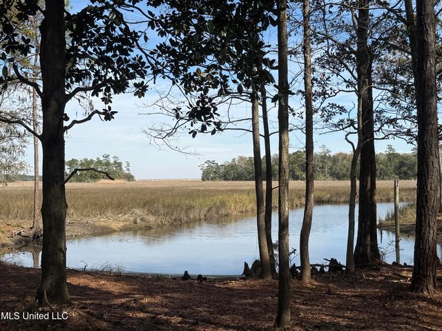 1208 De La Pointe Drive, Gautier, MS 39553