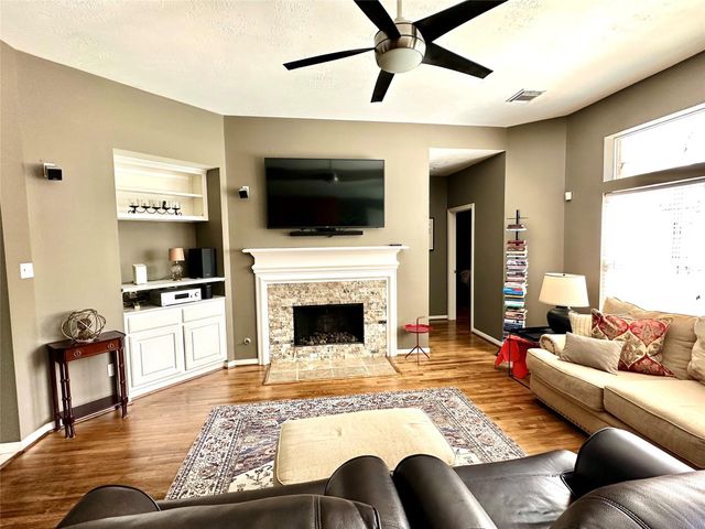 8910 Everhart Lane, Houston, TX 77040