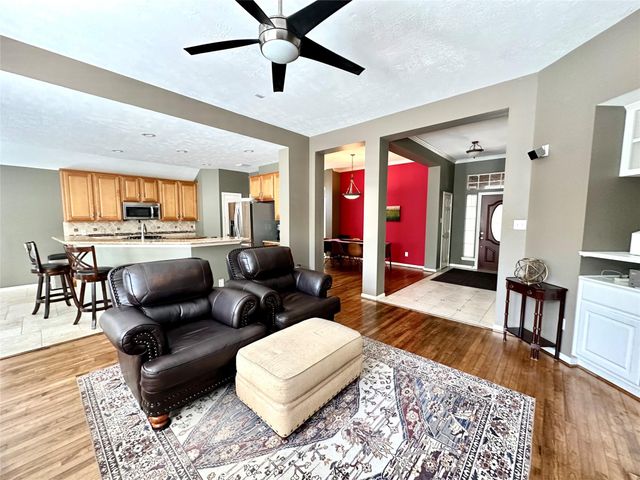 8910 Everhart Lane, Houston, TX 77040