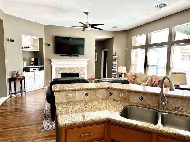 8910 Everhart Lane, Houston, TX 77040