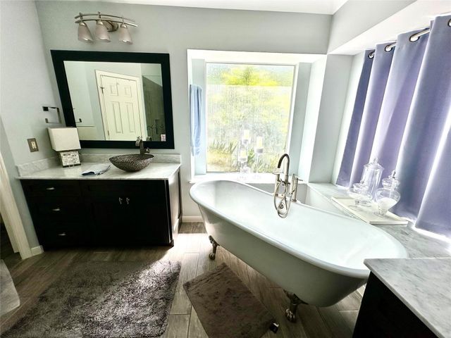 8910 Everhart Lane, Houston, TX 77040