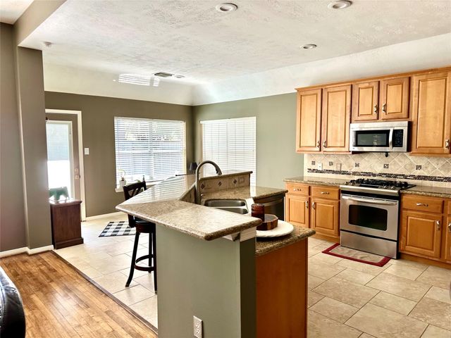 8910 Everhart Lane, Houston, TX 77040