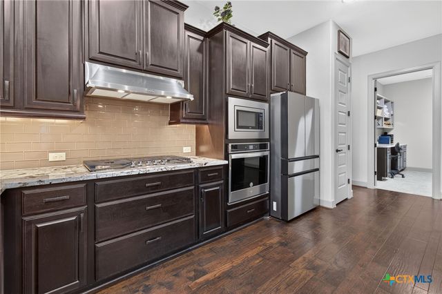 908 Dancing Oak Lane, San Marcos, TX 78666