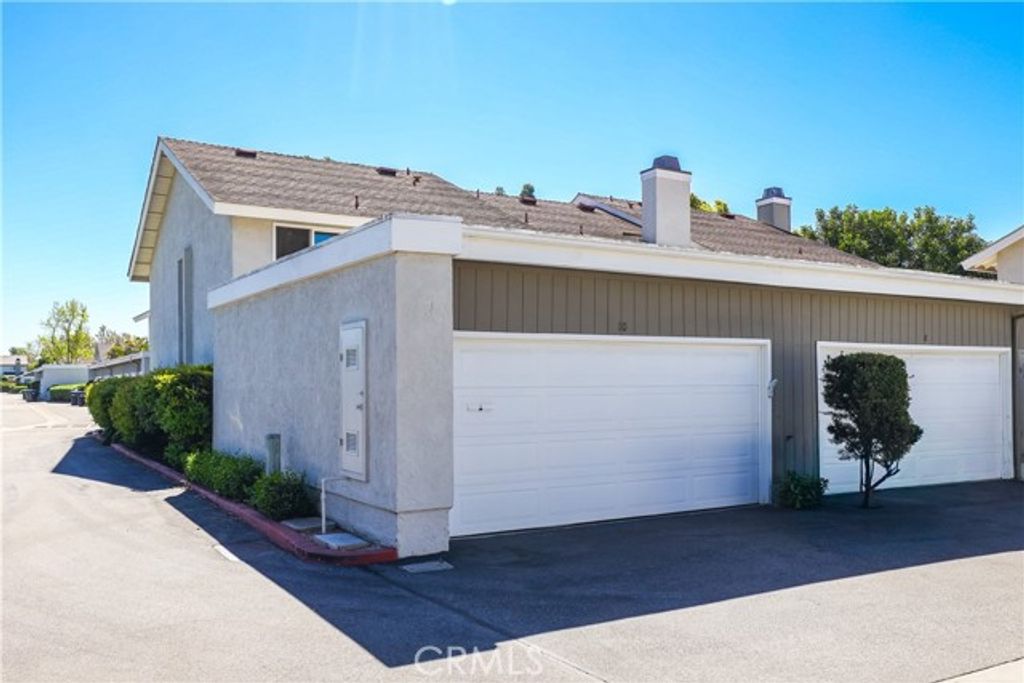 10 Goldenbush, Irvine, CA 92604