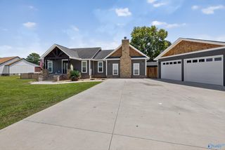 190 Willow Lake Circle, Guntersville, AL 35976