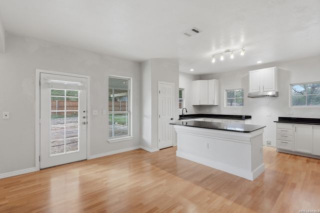 2011 Mesquite Rdg, San Antonio, TX 78264