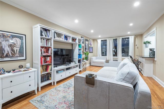 1 Jefferson Avenue A12, Rockville Centre, NY 11570