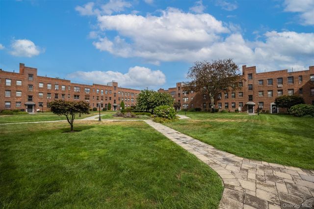 1 Jefferson Avenue A12, Rockville Centre, NY 11570