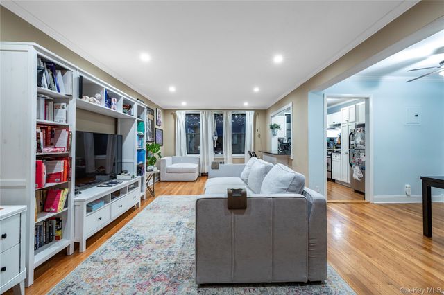 1 Jefferson Avenue A12, Rockville Centre, NY 11570