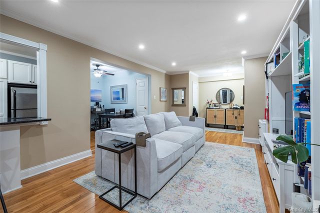 1 Jefferson Avenue A12, Rockville Centre, NY 11570