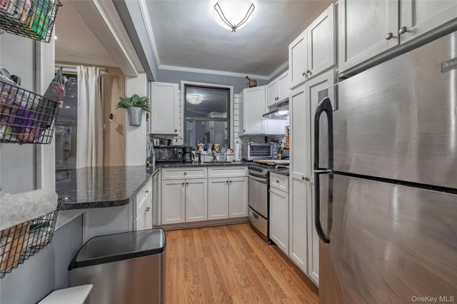 1 Jefferson Avenue A12, Rockville Centre, NY 11570