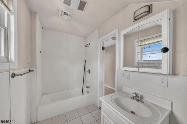114 Peck Ave, Newark City, NJ 07107
