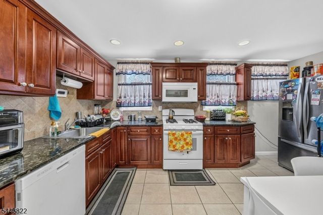 114 Peck Ave, Newark City, NJ 07107