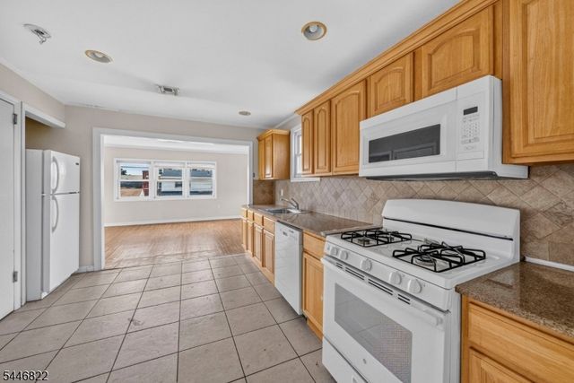 114 Peck Ave, Newark City, NJ 07107