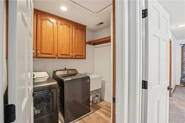 3225 Meadow Road, Leavenworth, KS 66048