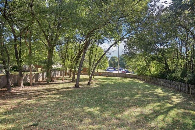 3225 Meadow Road, Leavenworth, KS 66048