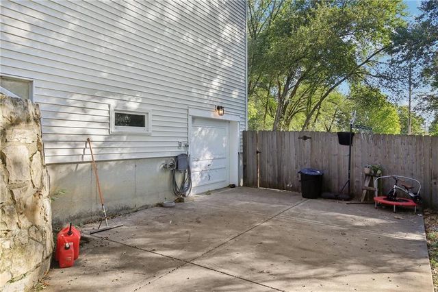 3225 Meadow Road, Leavenworth, KS 66048