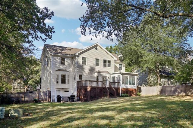 3225 Meadow Road, Leavenworth, KS 66048