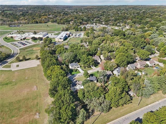 3225 Meadow Road, Leavenworth, KS 66048