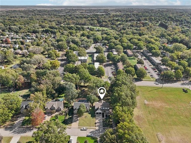 3225 Meadow Road, Leavenworth, KS 66048