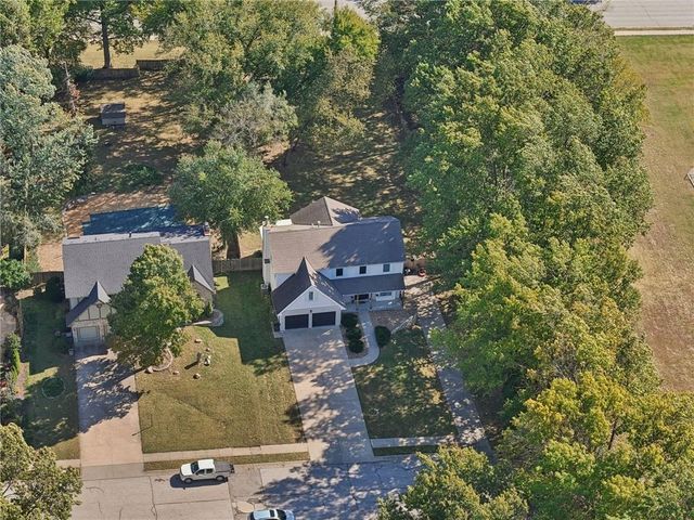 3225 Meadow Road, Leavenworth, KS 66048