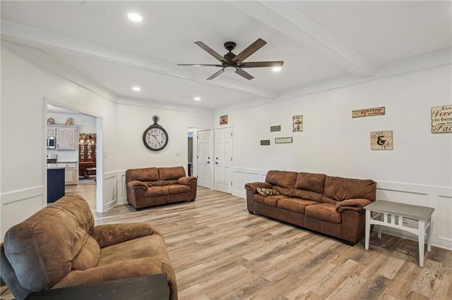 3225 Meadow Road, Leavenworth, KS 66048