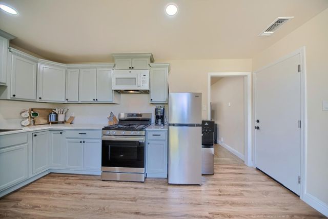 604 Westacre Rd, West Sacramento, CA 95691