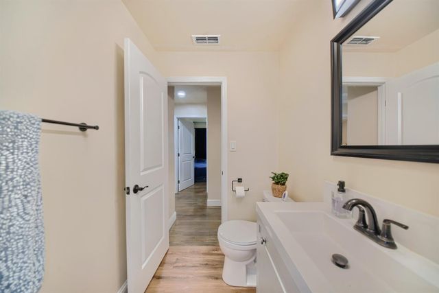 604 Westacre Rd, West Sacramento, CA 95691