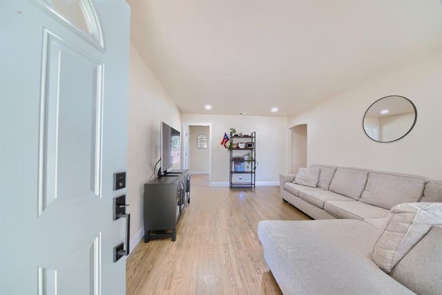 604 Westacre Rd, West Sacramento, CA 95691