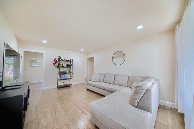 604 Westacre Rd, West Sacramento, CA 95691