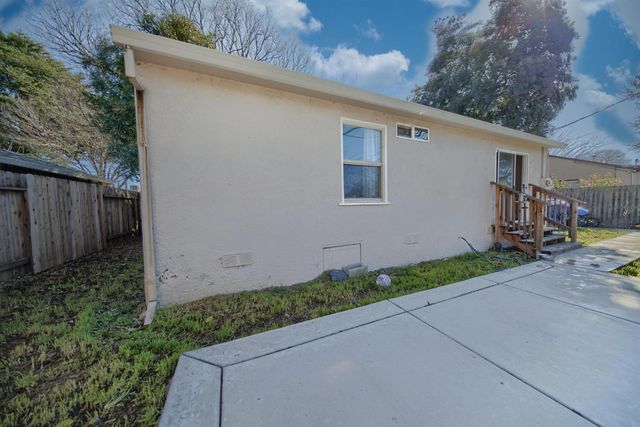 604 Westacre Rd, West Sacramento, CA 95691