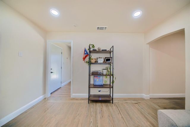 604 Westacre Rd, West Sacramento, CA 95691